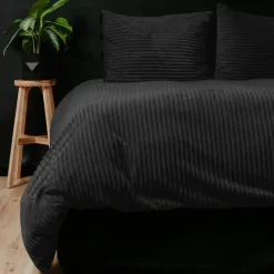 Sleeptime Dekbedovertrek Teddy Rib 200x220 – Fluweelzacht & Knus Design - Zwart Online