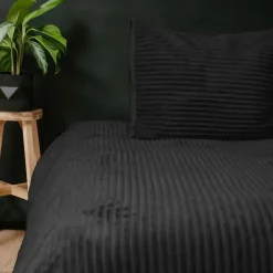 Sleeptime Dekbedovertrek Teddy Rib 200x220 – Fluweelzacht & Knus Design - Zwart Online