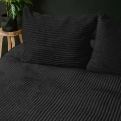 Sleeptime Dekbedovertrek Teddy Rib 200x220 – Fluweelzacht & Knus Design - Zwart Online