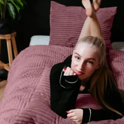 Sleeptime Dekbedovertrek Teddy Rib 240x220 – Fluweelzacht & Knus Design - Roze Sale