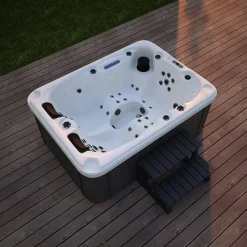 Merkloos HOME DELUXE Buiten whirlpool BEACH Met treden en thermische afdekking