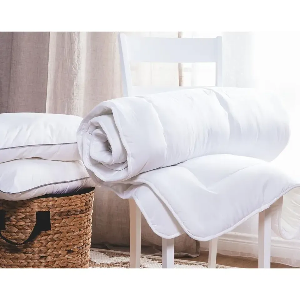 Beliani LEMBERG - Dekbed - Wit - 220 x 240 cm - Microvezels Sale