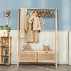 Nordlys Massief houten kledingrek met rieten zitting New