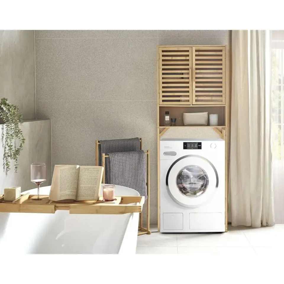 Beliani OKARCHE - Badkamerkast - Lichthout - Bamboe Best