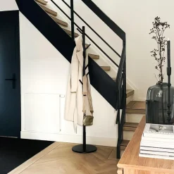 QUVIO Staande kapstok hout - Zwart Best