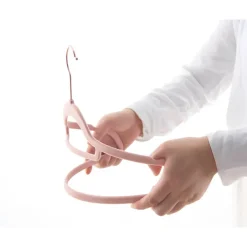 Merkloos Set van 50 fluwelen Kledinghangers met Anti-Slip, Roze Hangers met Gouden Haak