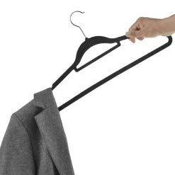 Merkloos Set van 50 kleerhangers - Fluweel - Anti-slip - Kapstokken met Broeklat - Zwart Outlet
