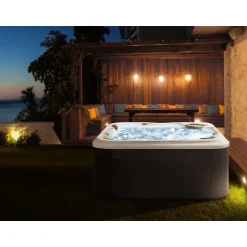 Beliani TULAROSA - Whirlpool buitenbad - Wit - 210 x 210 cm - Acryl