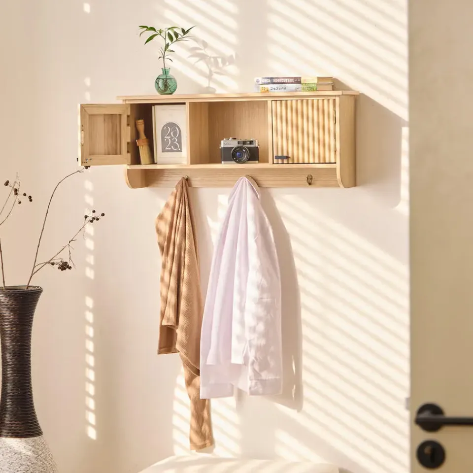 Nordlys Wandkapstok van hout met 2 deuren Online